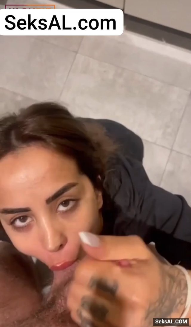 Çaldırıb üzünə boşalır
